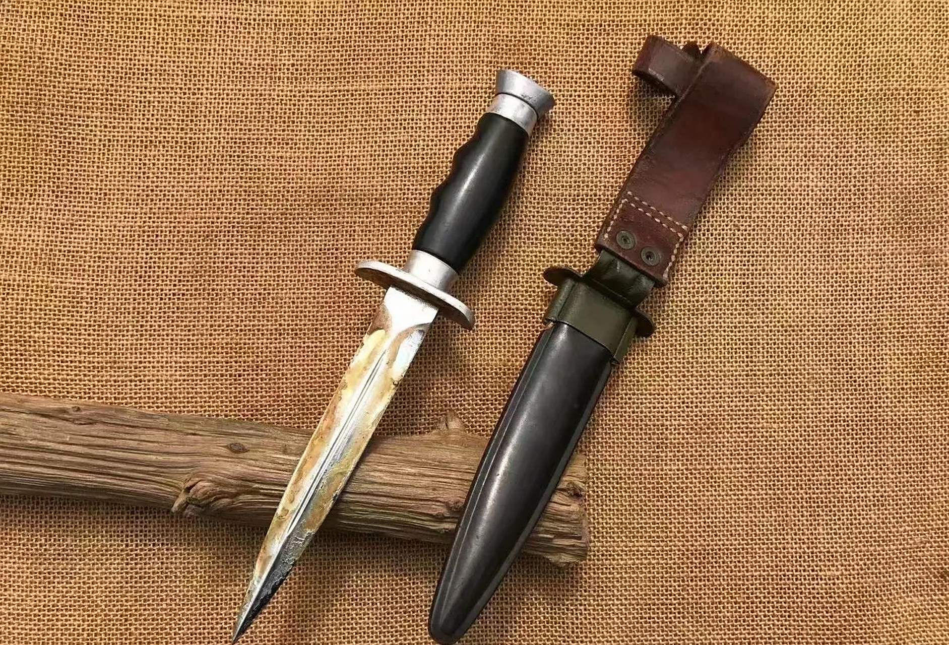 头条创作挑战赛# 84式侦察兵匕首是在65式侦察兵匕首和53式侦察兵