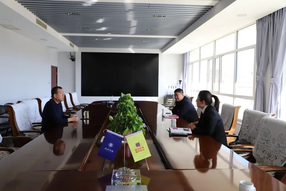 承德县法院党组副书记李天奇走访联络省人大代表