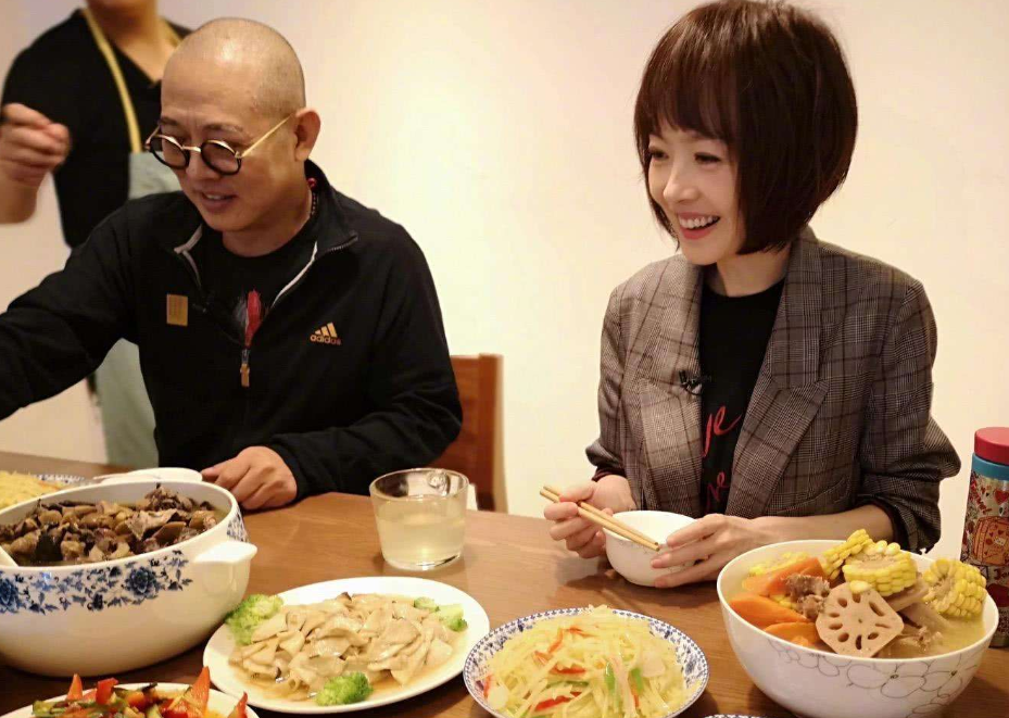 鲁豫在李连杰家吃饭,有道菜特别下饭,鲁豫吃了还想吃