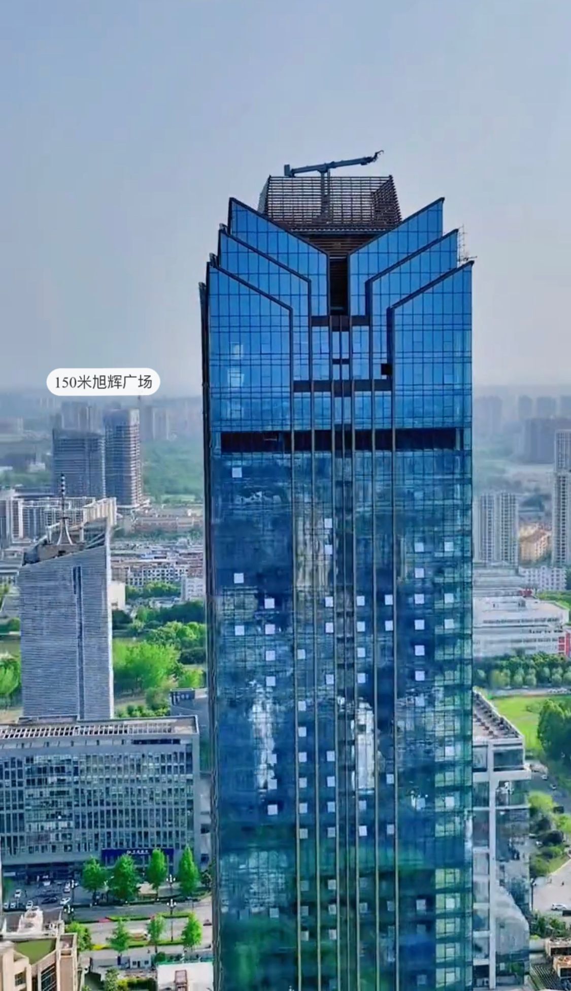 成都市二圈第一高楼——新都和信中心今夜亮灯,点亮成北最高夜空