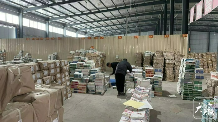 为确保教材及时发放02 涡阳县新华书店全员上岗