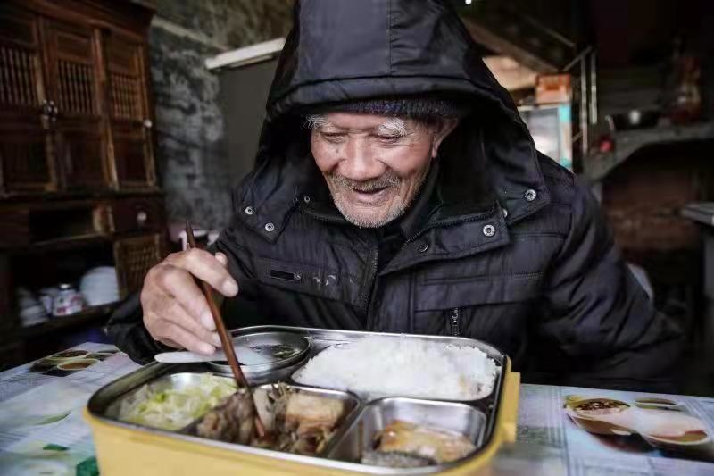 快点融媒解决困难老年人吃饭难题苍南桥墩推出长者食堂年送餐量超10万