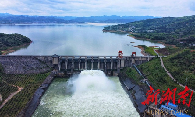 图片新闻│托口水电站开闸泄洪 腾库迎汛