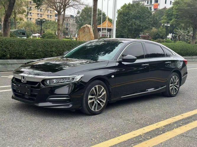 十代雅阁锐酷混动如何设置行车自动落锁?