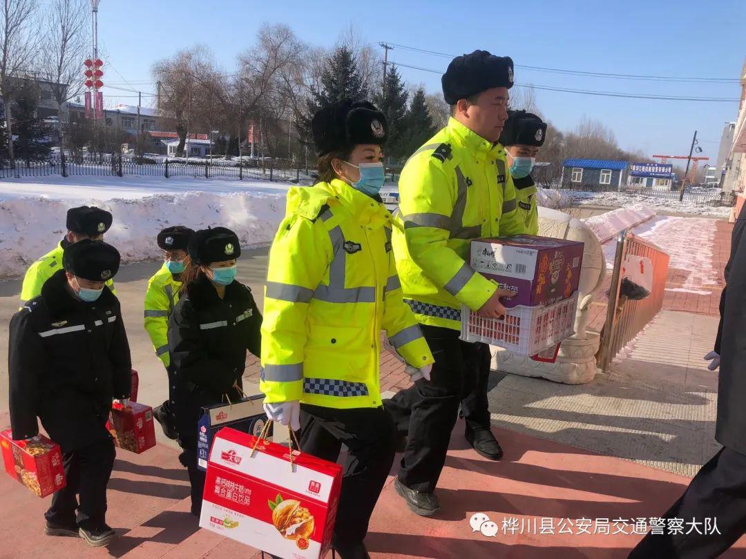 走进敬老院温情暖夕阳桦川县公安交警大队开展敬老爱老孝老与新时代