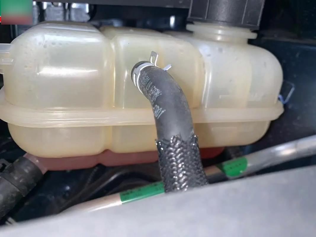 汽车防冻液如何选择?应该选择红色还是绿色的,几度的?