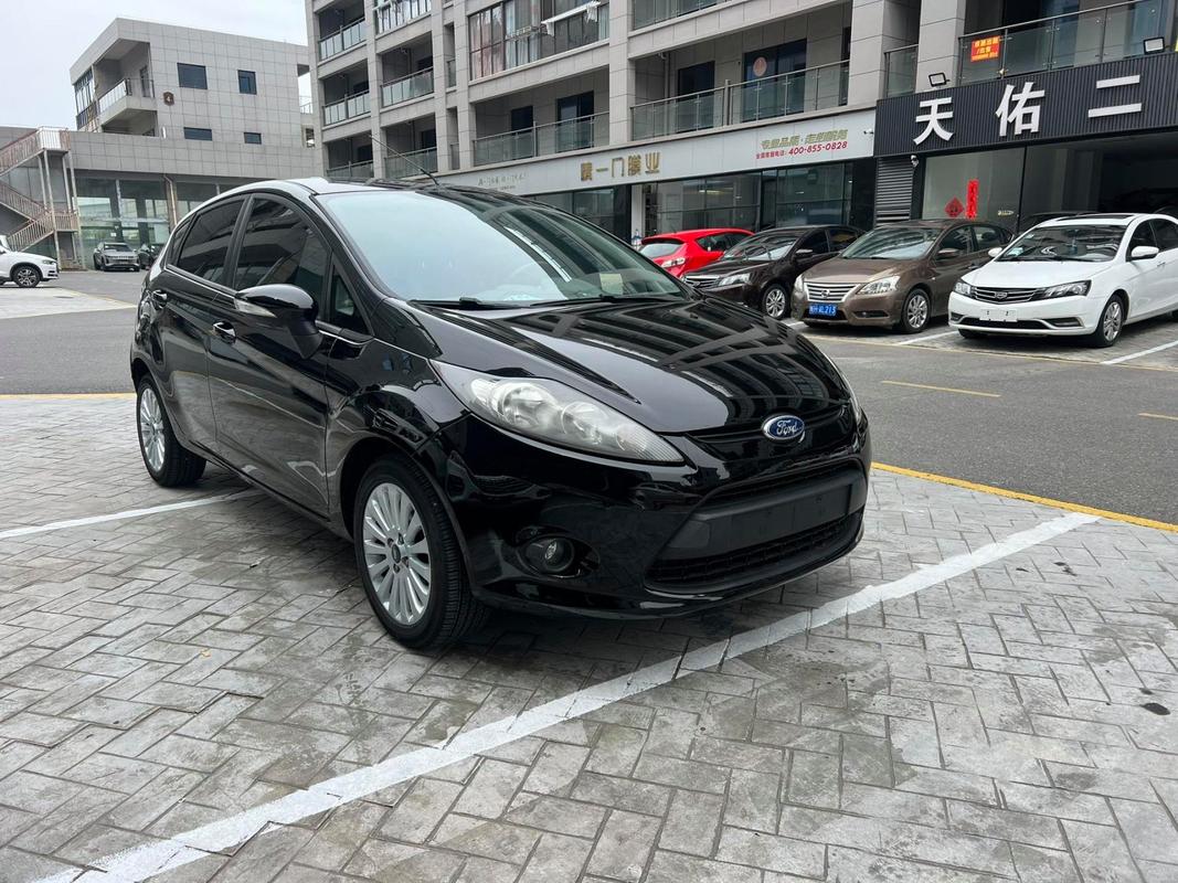 福特嘉年华三厢车的操控性好不好?