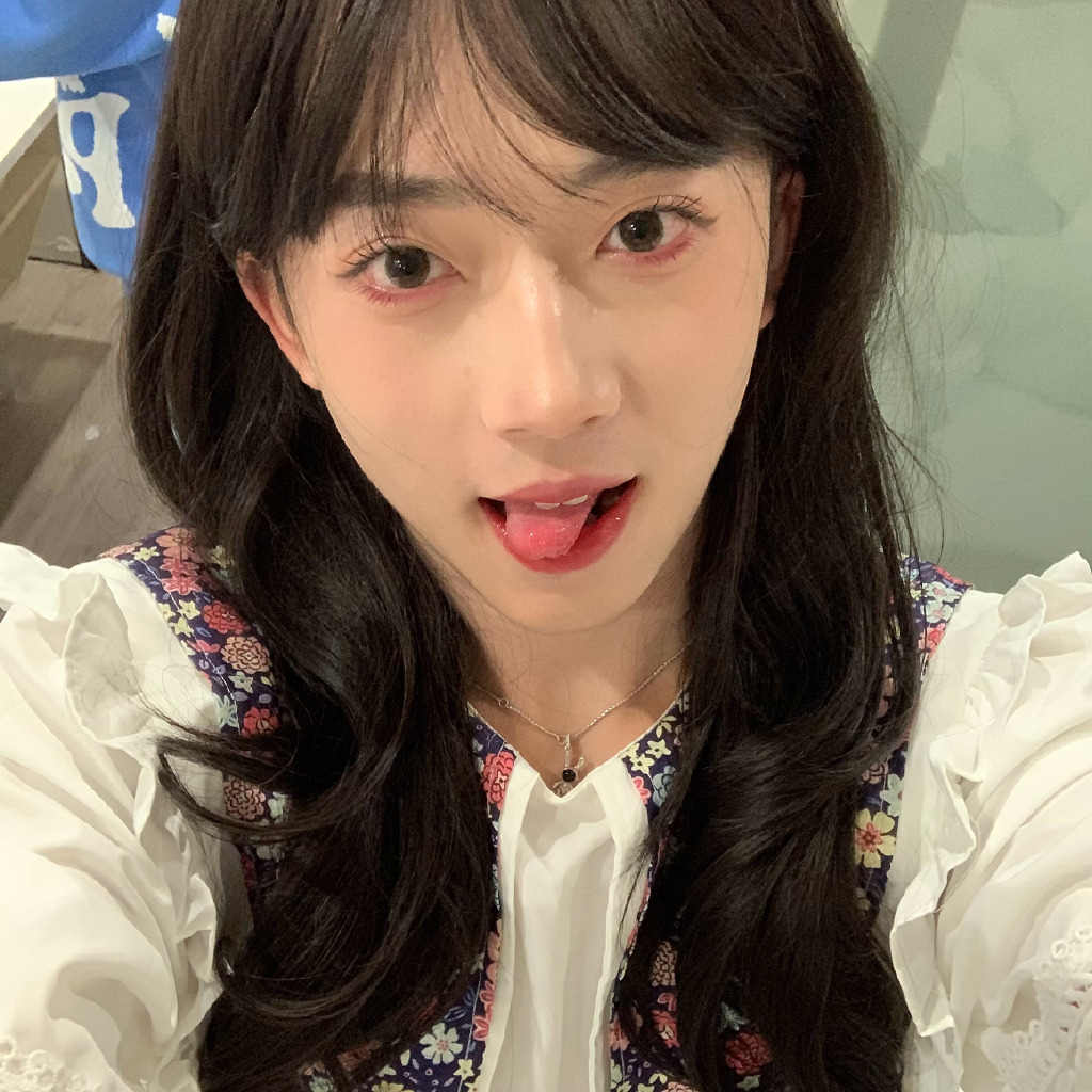 康雅雅道歉并退网,回应账号视频被永久封禁,众多网友为其鸣不平