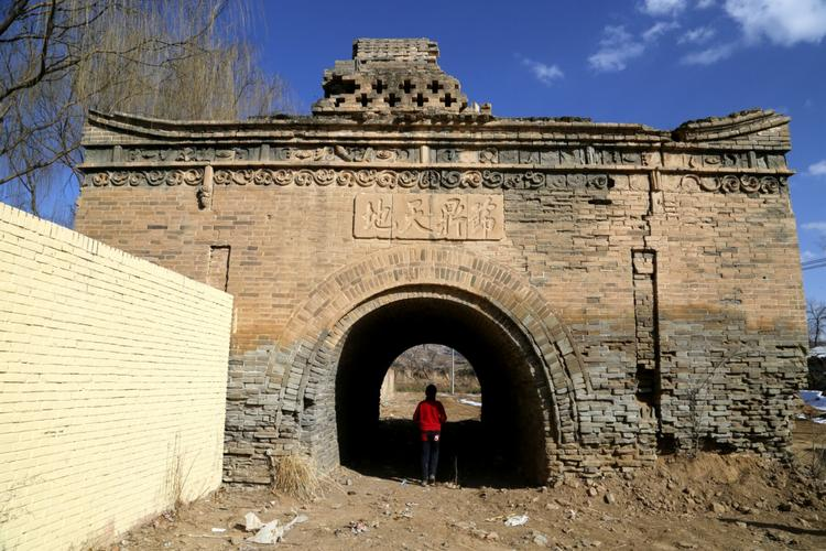 镇靖堡遗址:边陲的历史见证与文化象征