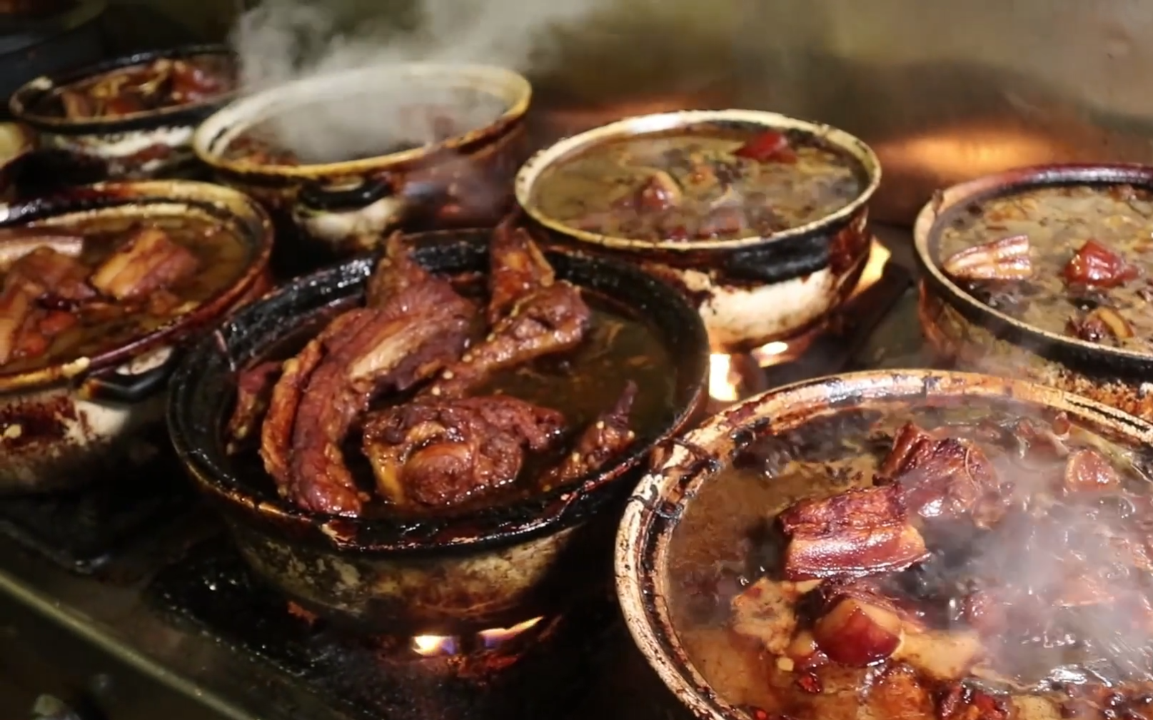 徐州20年老店,特色砂锅把子肉,一天200斤,2小时收入上万