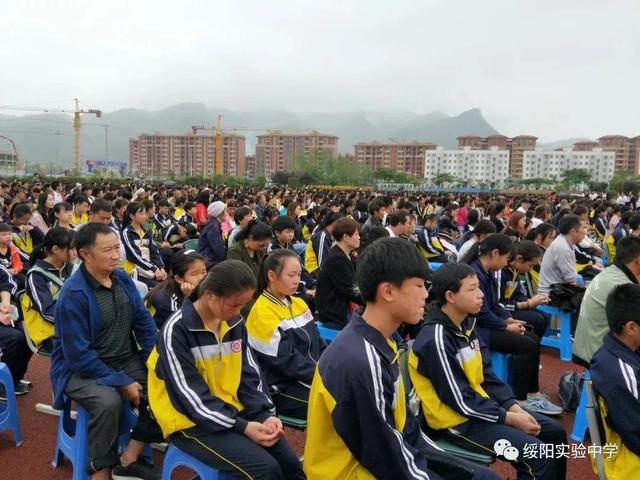 演讲走中国第一人,绥阳县实验中学2019年励志演讲会邀请宇涵老师