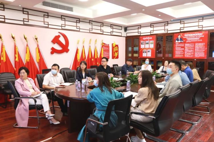 深圳南山第二实验学校召开中学数学组教研会