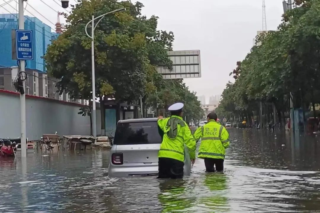 旬邑暴雨图片