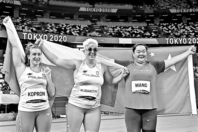 王峥捍卫中国女子投掷威名