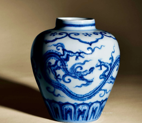 珍稀明宣德青花罐:中国古代陶瓷珍品闪耀拍卖舞台