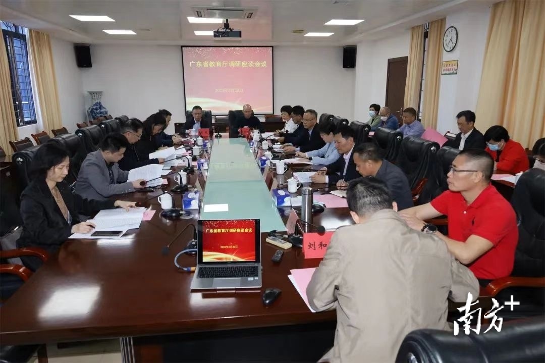 省教育厅二级巡视员朱俊文一行来阳职开展教育高质量发展专题调研