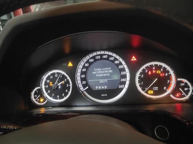 奔驰e260l仪表出现辅助电池故障,自己动手能解决吗?