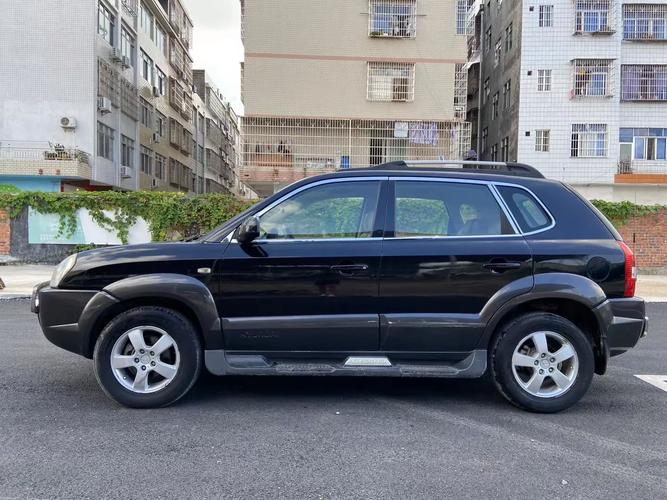 1,在现代汽车的产品线中,曾经有一款方正设计的suv车型,即特拉卡旅行