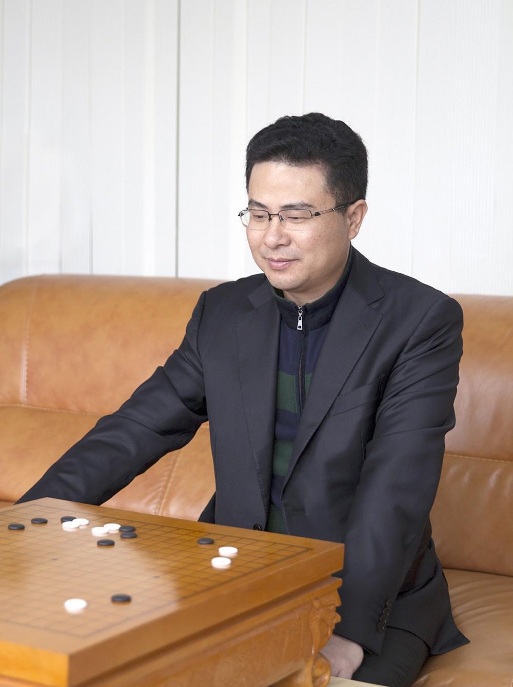 一把牌输7亿美金,欠债200多亿跑路,金立手机创始人至今去向成谜