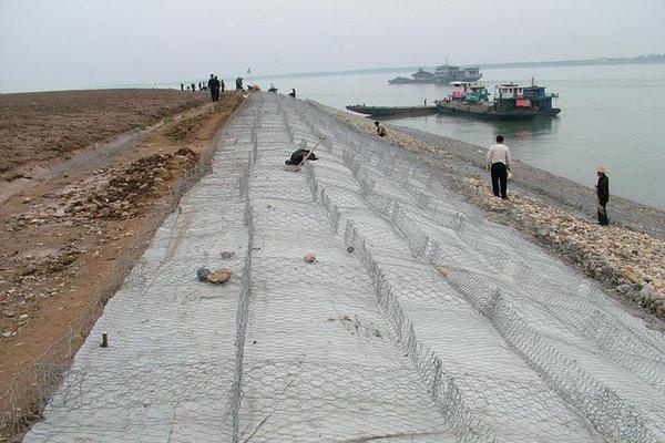 雷诺护垫施工现场照片图片