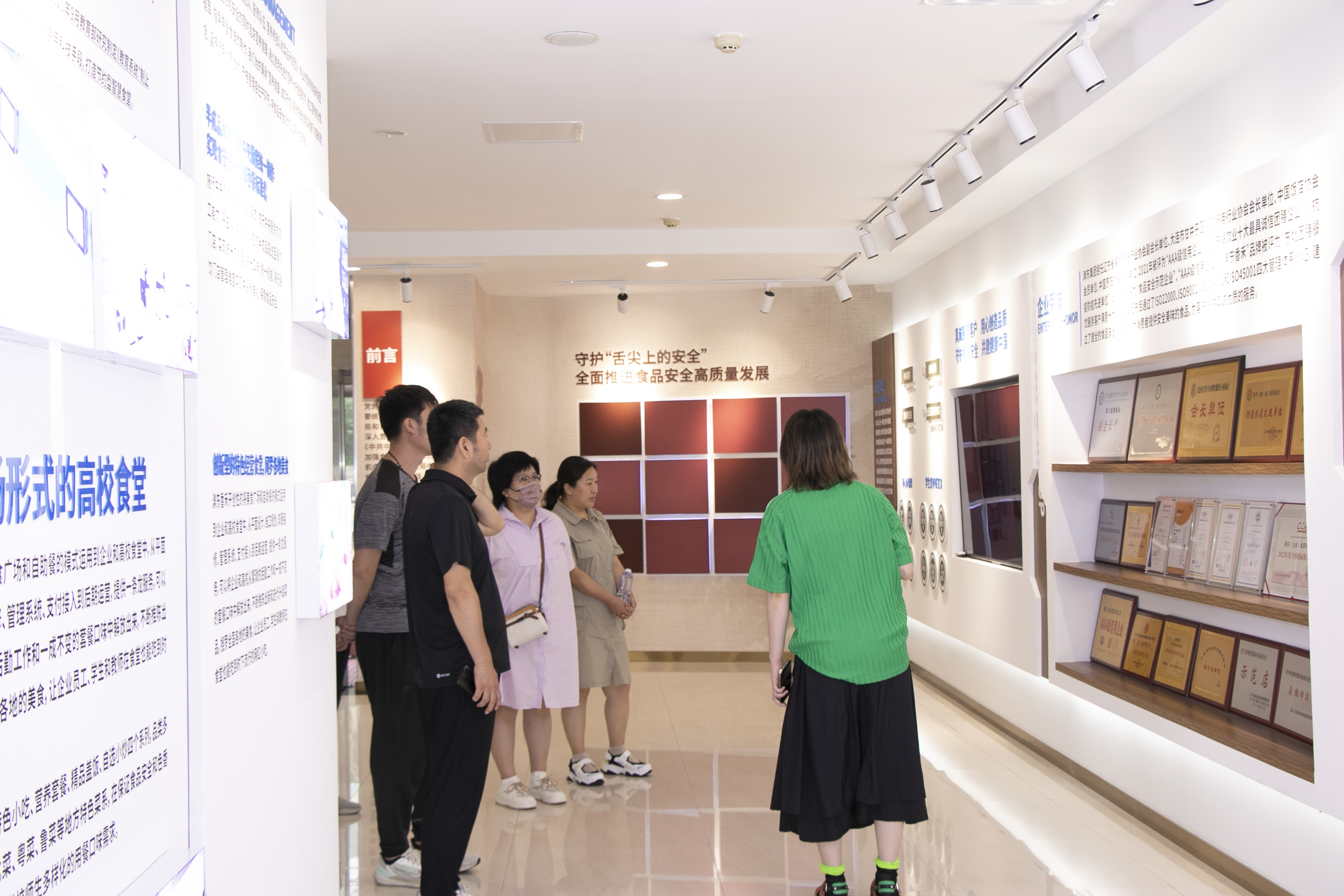 欢迎大连格致新校校领导及家长代表莅临渊东香禾央厨参观