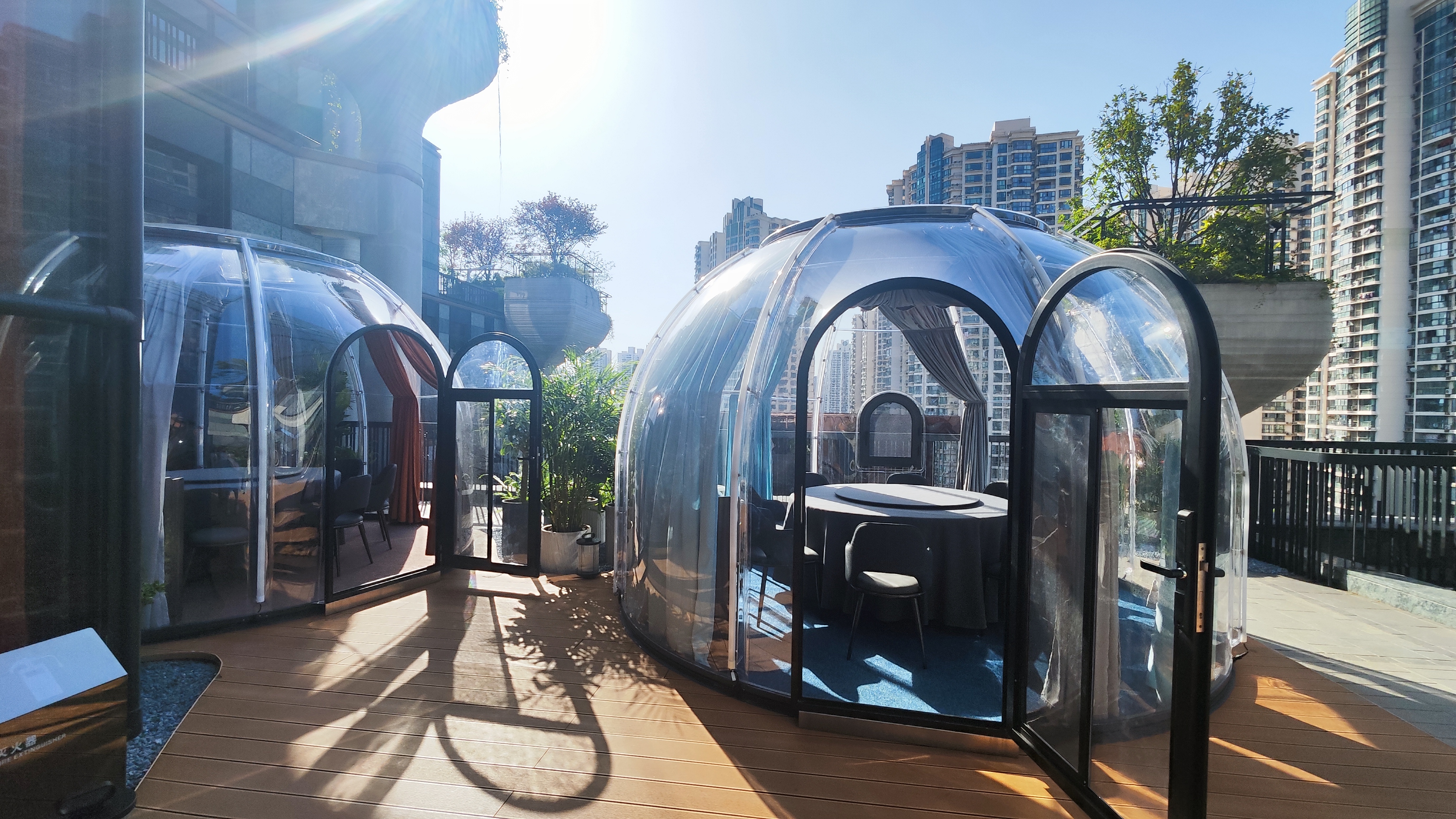 星空房究竟是什么?透明pc板加热成型的半球空间为何如此受欢迎?