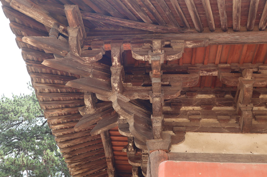 进入佛光寺参观 了解唐代木制建筑