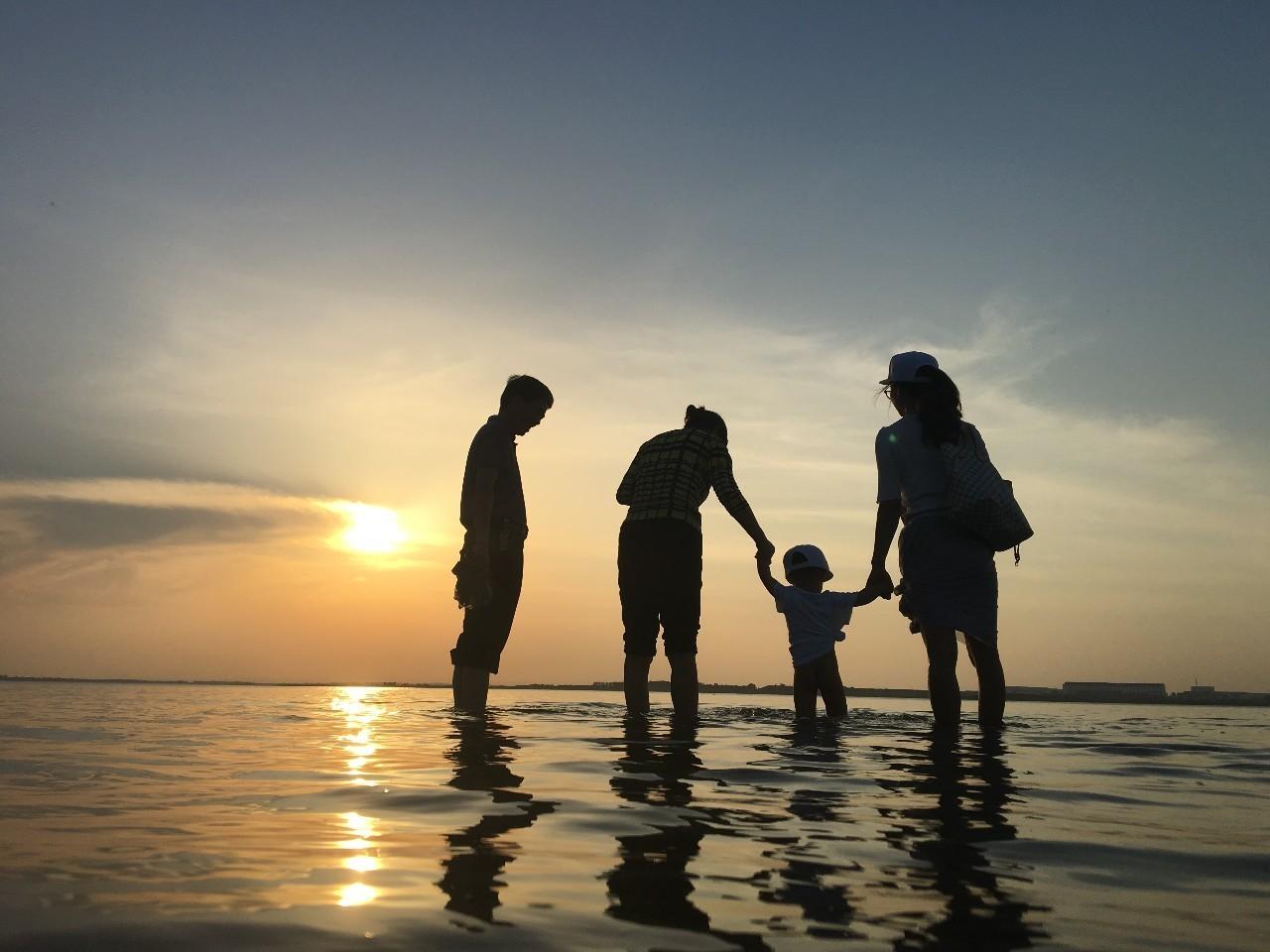 举起希望之星:怎样的家庭氛围,有助于培养孩子的创造性人格呢?