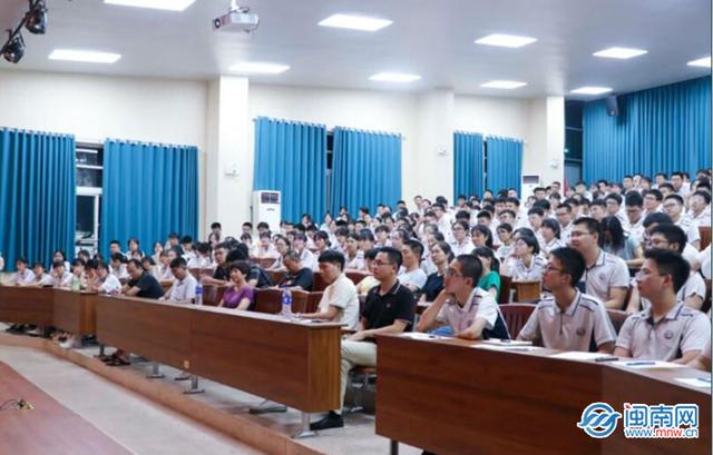 矢志山海 勇攀高峰——漳州外国语学校举行2022届高三送考仪式