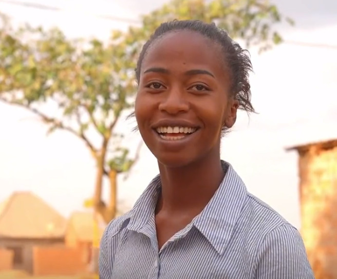 非洲媳妇菲利斯远嫁陕西,留守农村照顾聋哑公公,走红后遭到非议