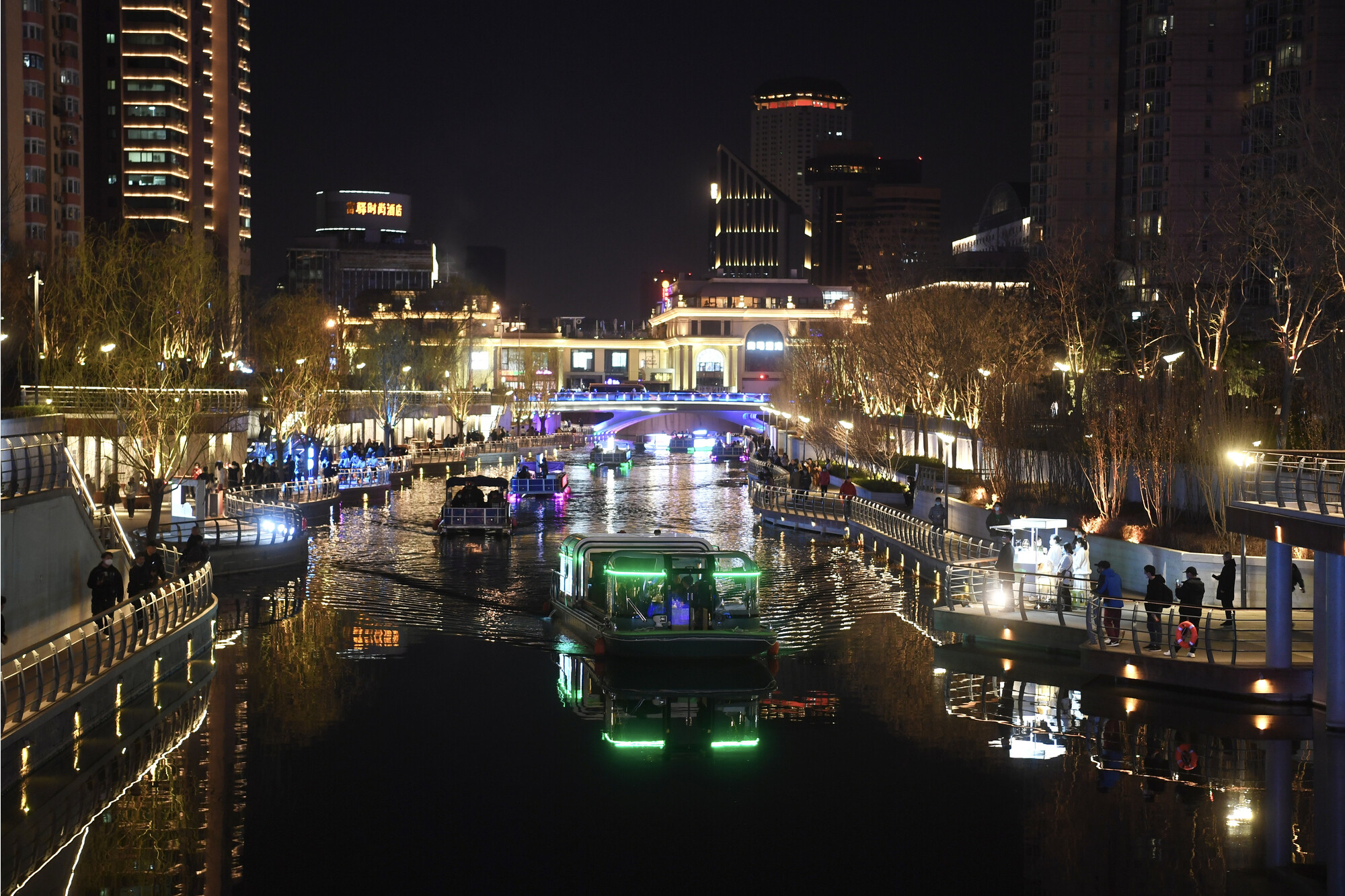 亮马桥夜景图片