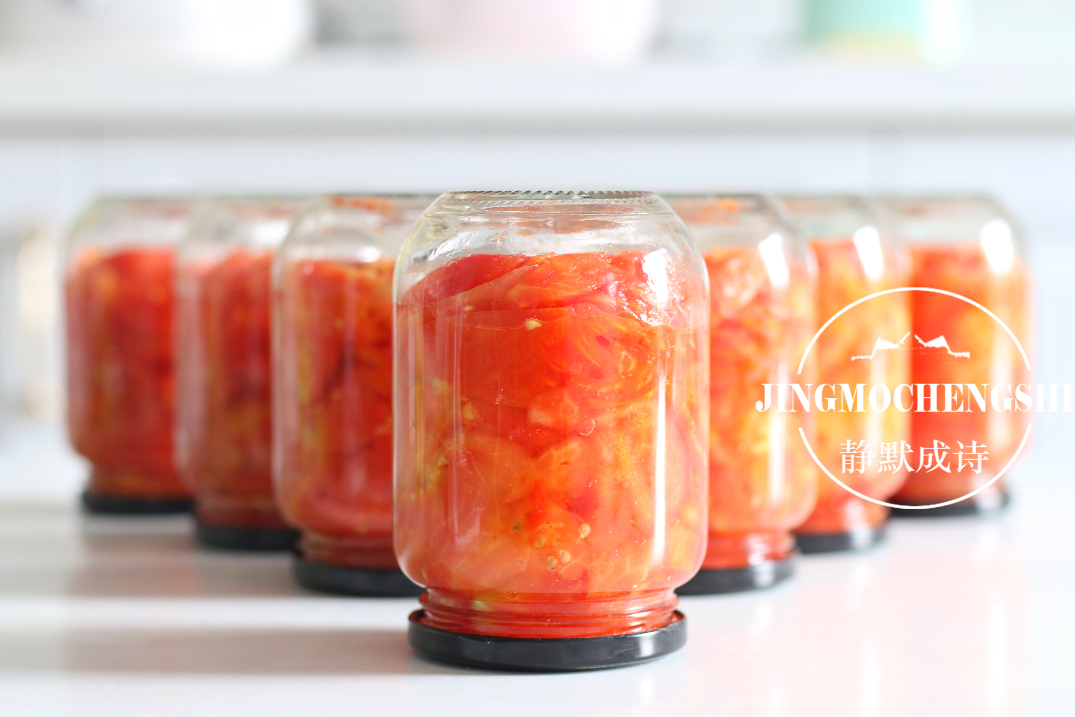 去采摘之前,我就网购了玻璃瓶,跟孩子约好周末时一起做西红柿酱