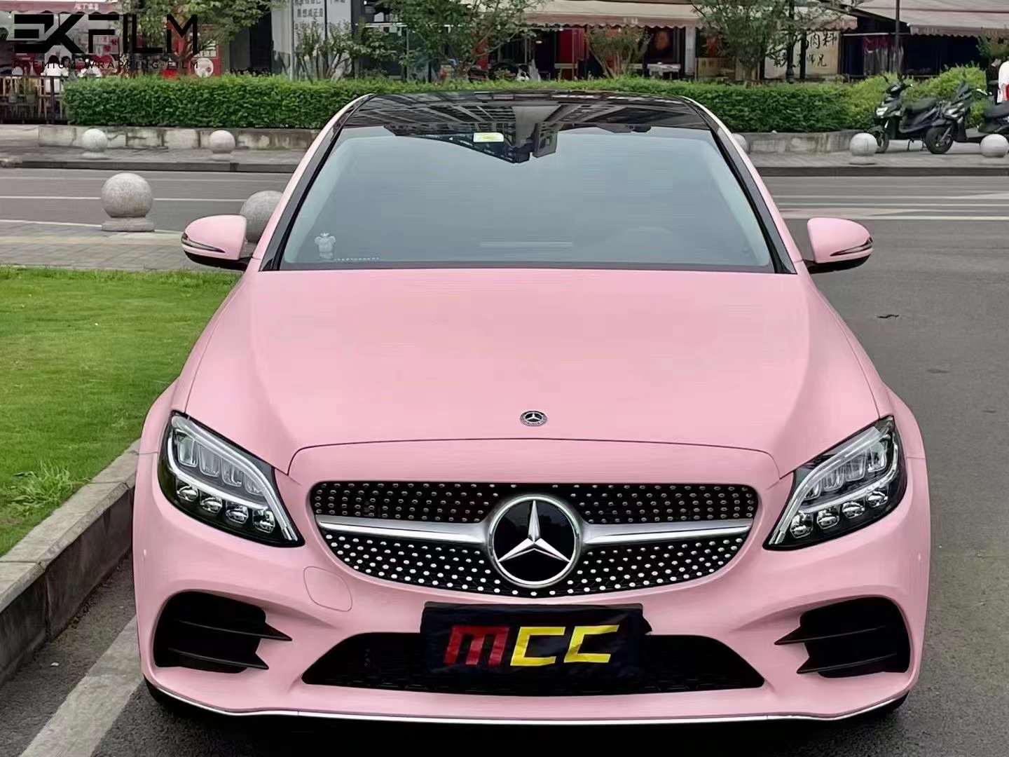 奔驰c200l 粉红色图片
