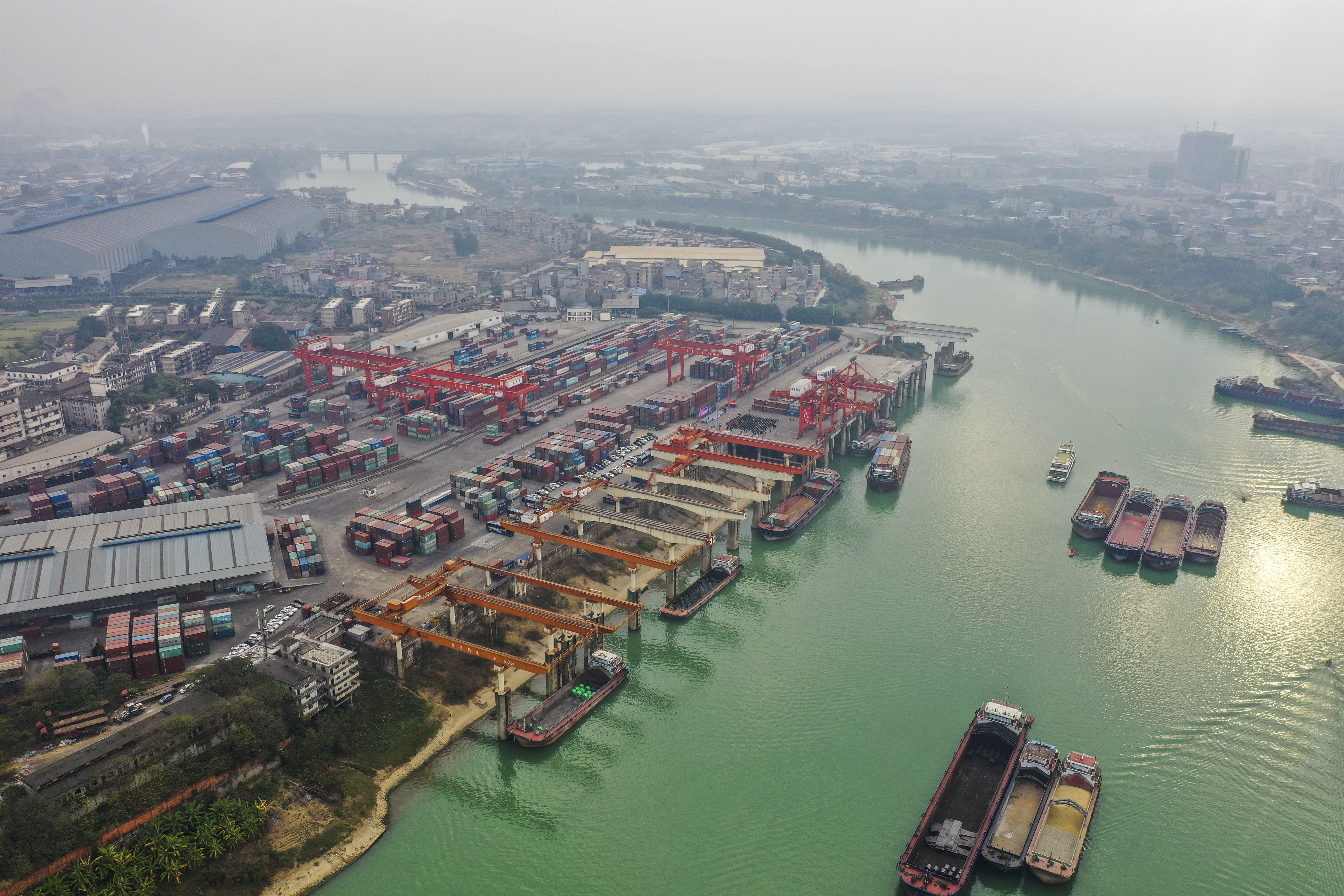 广西贵港港2020年货物吞吐量突破1亿吨