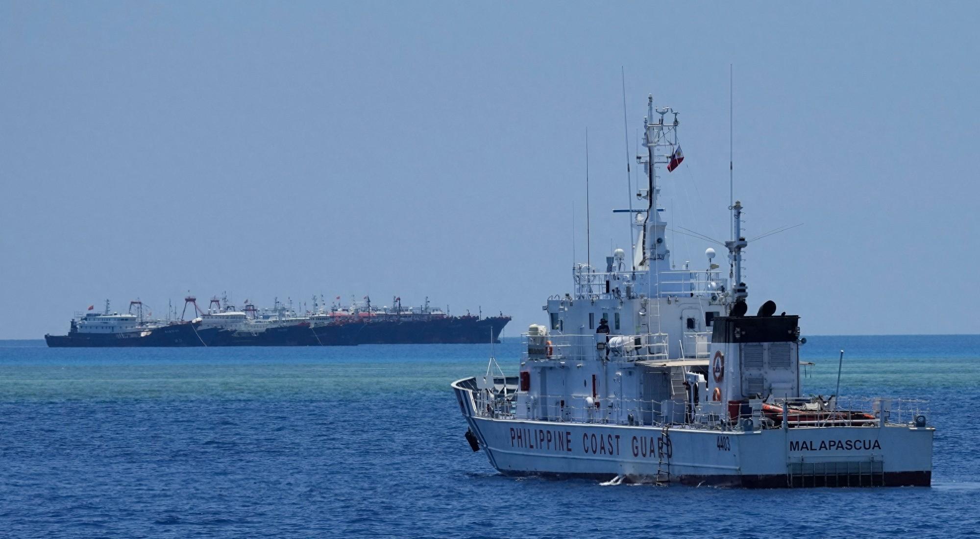 8艘钢壳渔船绑在一起,对抗2艘菲律宾巡逻舰