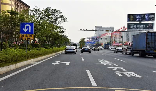 左转弯压到了对面的车道线,有没有事