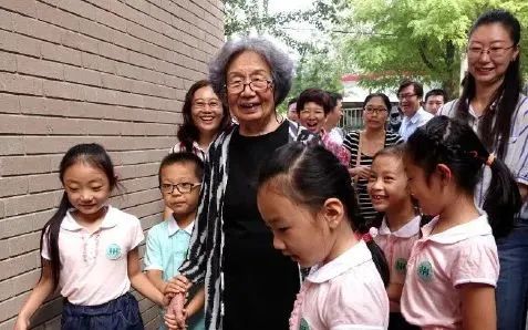 诗词的女儿 白发的先生——记南开大学中华古典文化研究所所长叶嘉莹