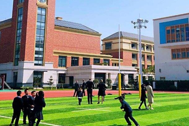 黄泽中学是重点中学吗