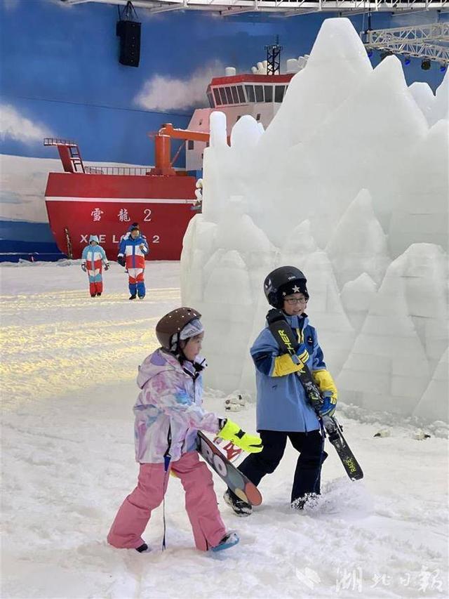 華中地區最大室內滑雪場開門迎客 咸寧市民家門口打卡