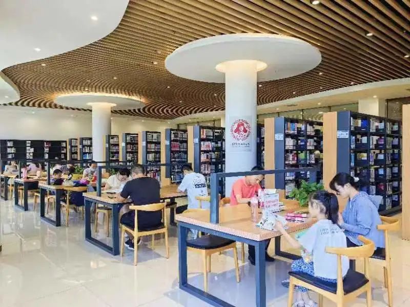 衡水市图书馆迎来暑期"读书热"日均达3000人次