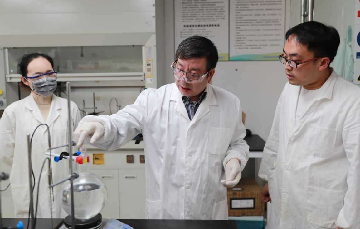 复旦大学赵东元:热爱挡不住,我愿一辈子"造孔"