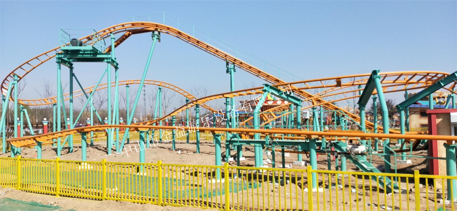 游乐园中的家庭过山车