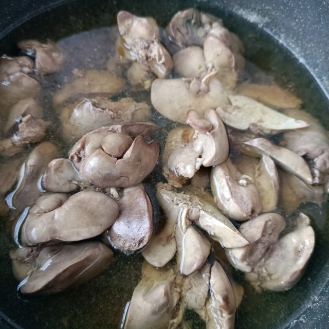 莴苣荸荠炒鸡肝,荤素搭配,营养美味