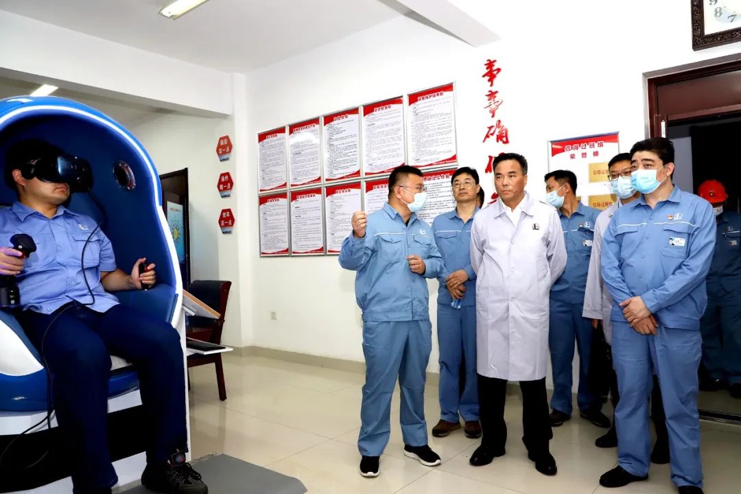 要闻︱凌逸群到齐鲁石化调研指导工作