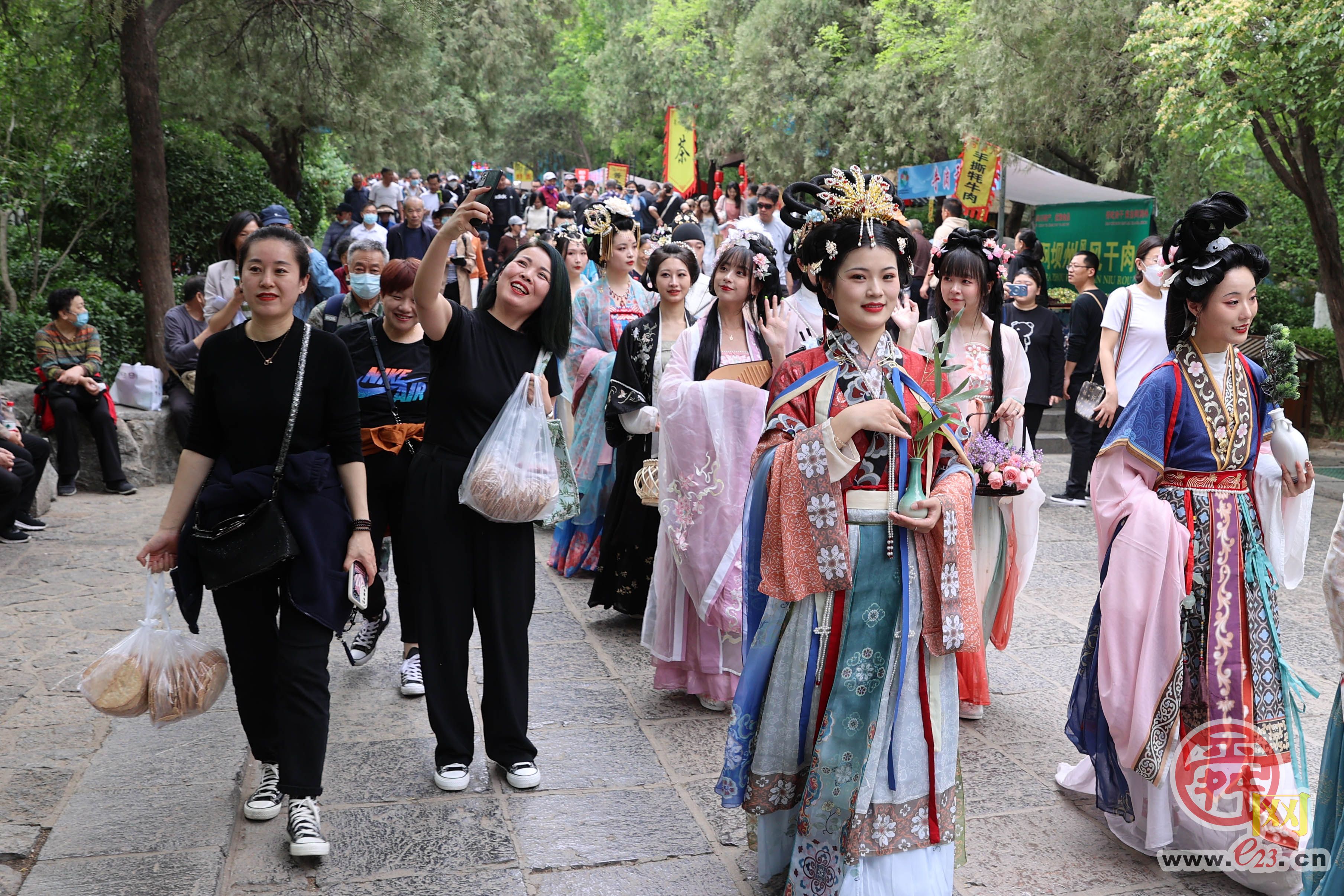 千佛山庙会图片