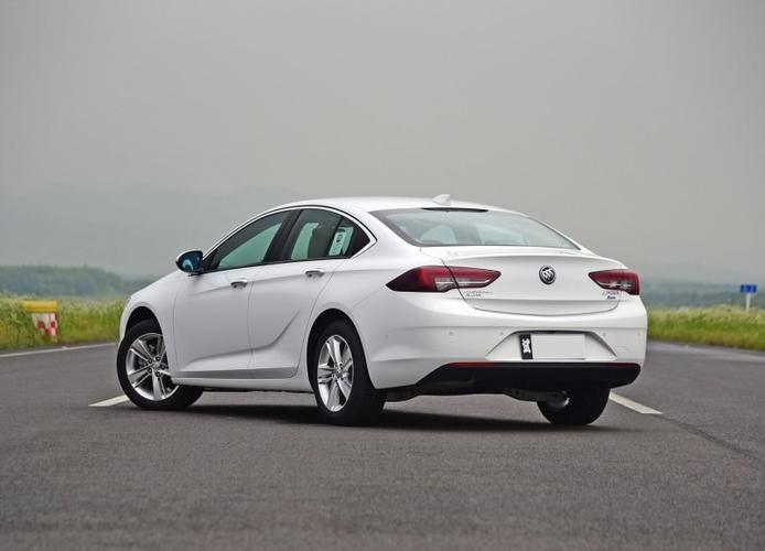 买君威还是凯美瑞好?