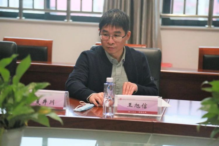 深高东小学部举行阅读课程建设培训暨校级课题开题会