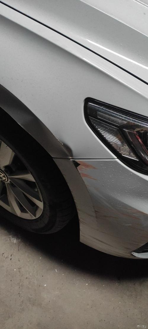 车子今天被自行车划了一道,修大概需要多少钱.新款的宝来?