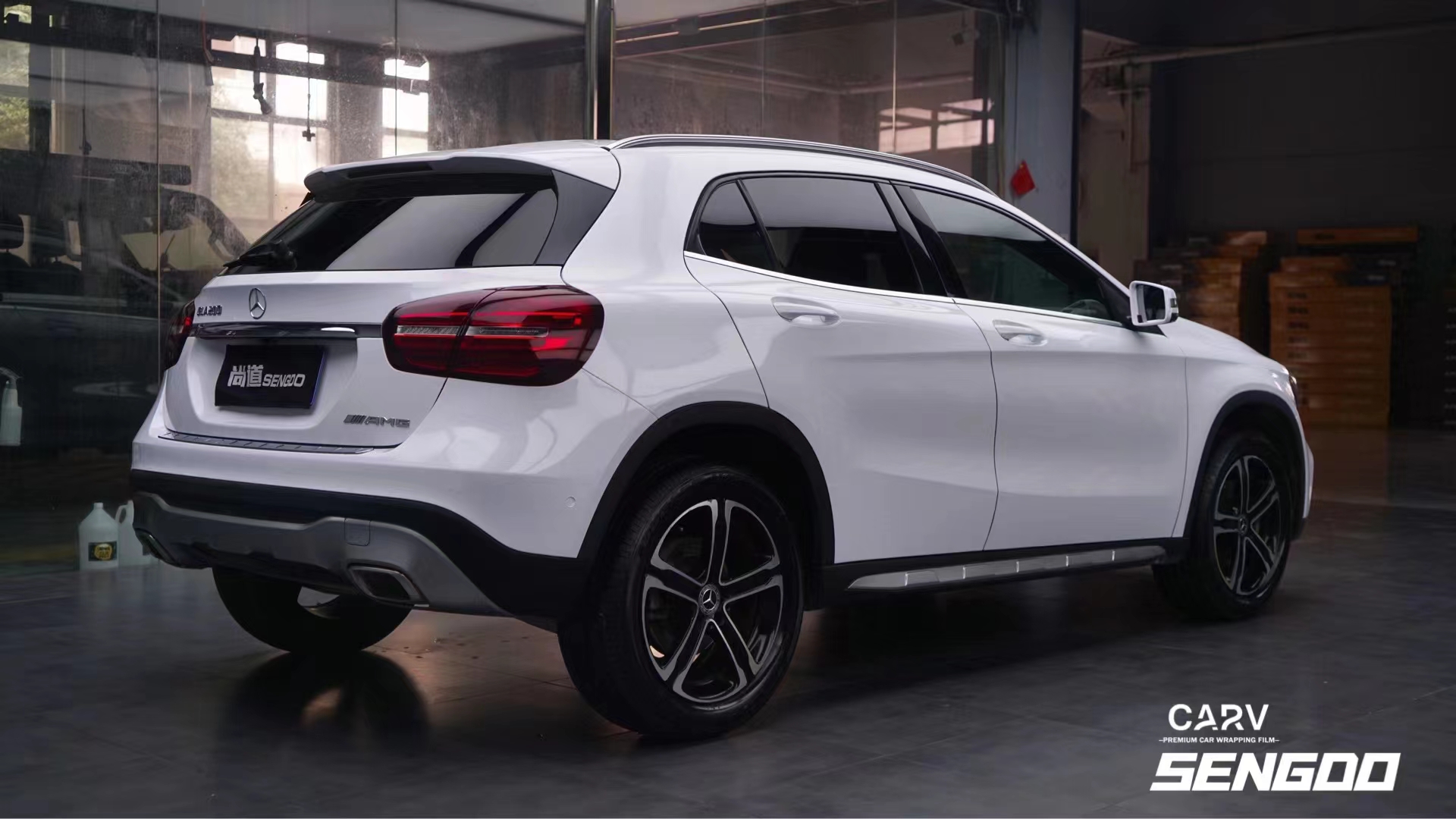 奔驰gla200卡孚改色膜白金水晶白,与意式美学完美融合!