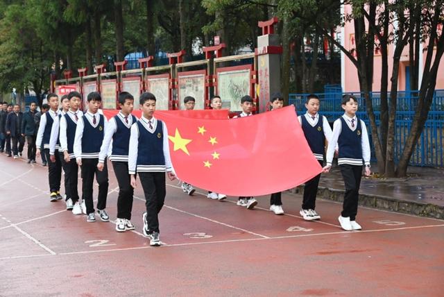 富源县墨红镇中学举行第二届体育艺术节开幕式